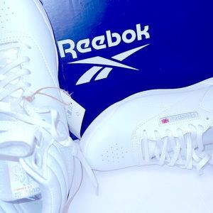 Reebok size 6 fits women’s size 7.5